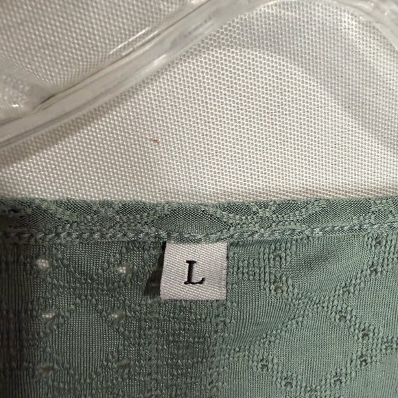 Chic Green Eyelet Blouse size Large - Picture 3 of 4